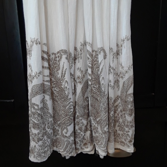 Belma White Crinkle V-Neck Sleeveless Pattern Hem - Picture 3 of 5